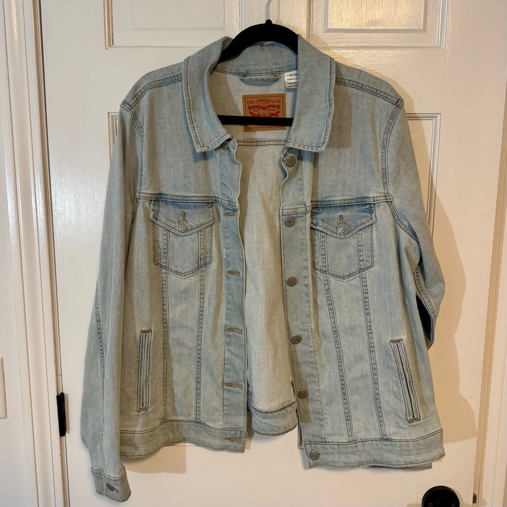 Levi's | Classic Tan Label Denim Jacket, Light Wash, Size 2X - EUC